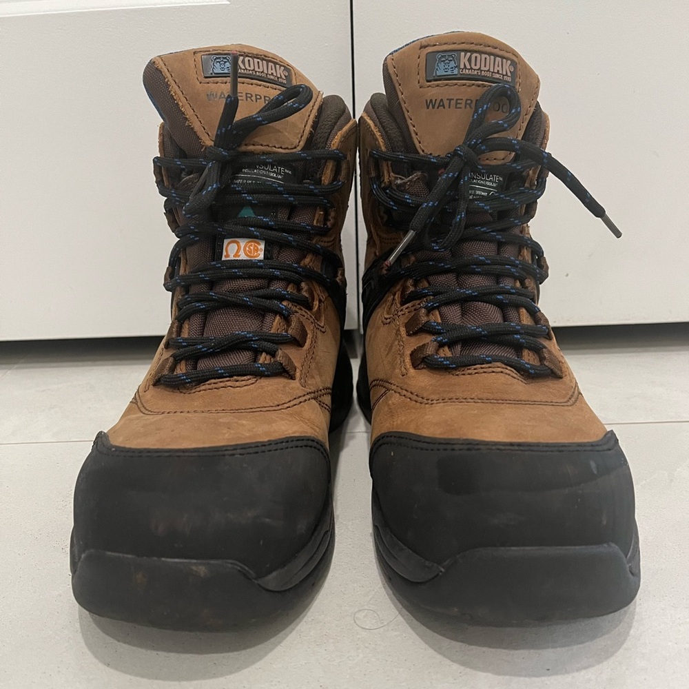 Womens brown hiking boots, size US 8.5. EU39. KODIAK WATERPROOF - Picture 1 of 6